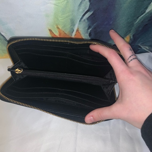 Michael Kors large Wallet - Picture 2 of 2